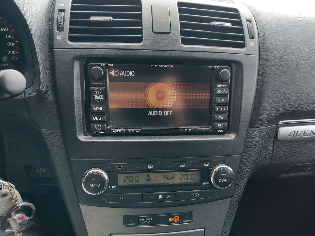 Toyota Avensis 2010 — photo 15