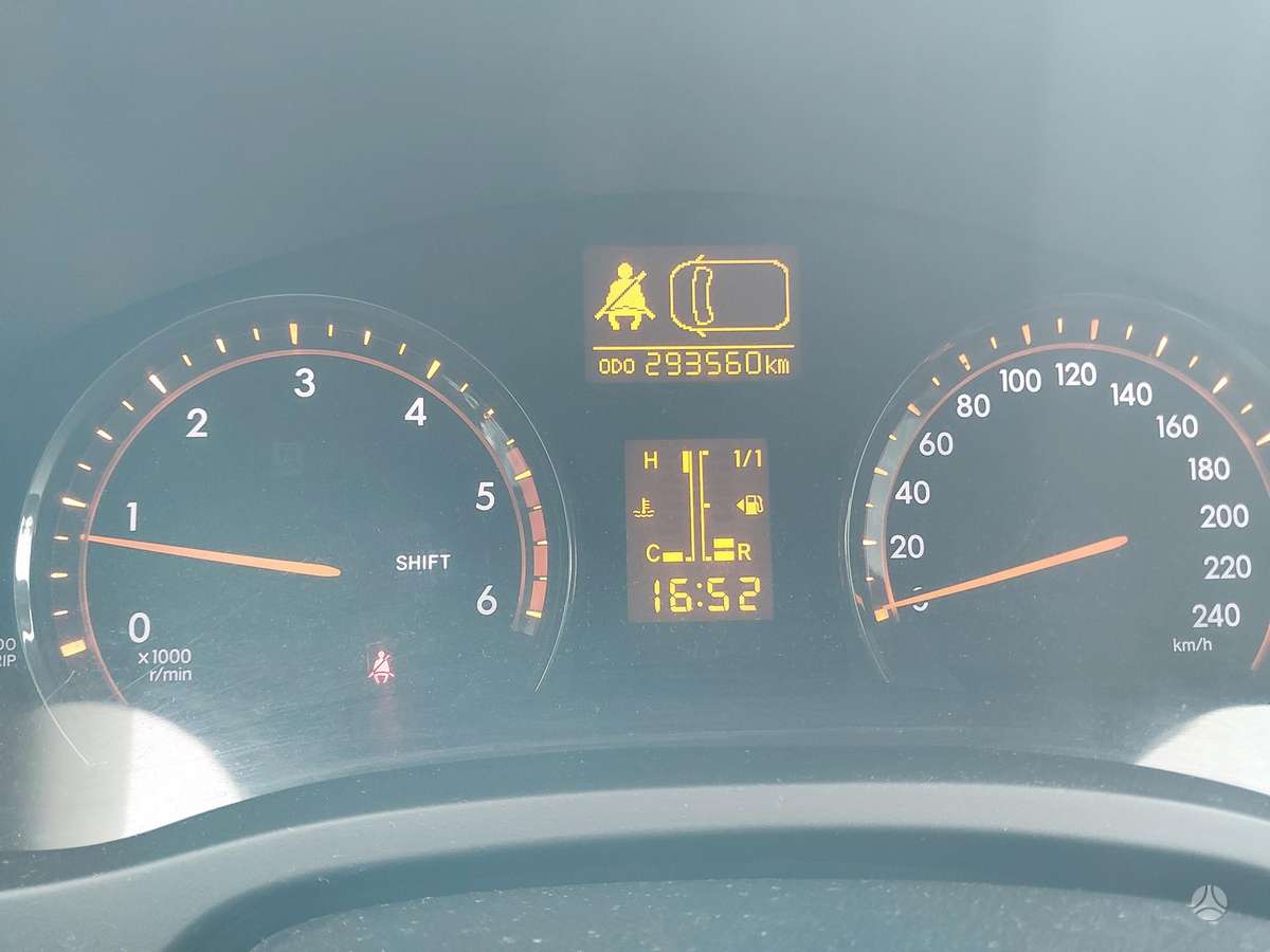 Toyota Avensis 2010 — photo 16