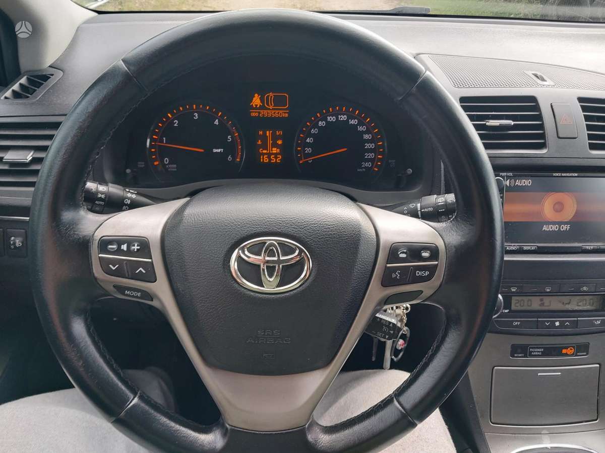Toyota Avensis 2010 — photo 17