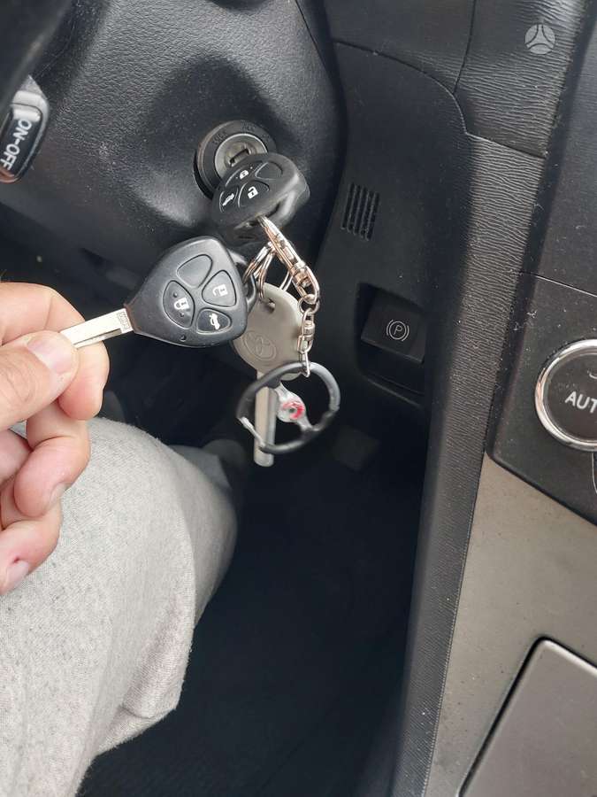 Toyota Avensis 2010 — photo 19