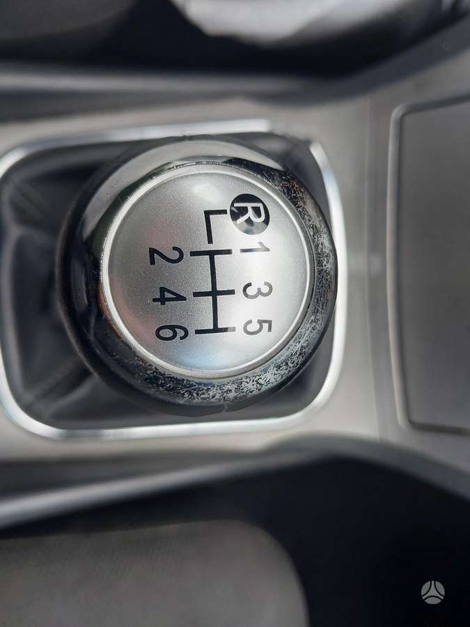 Toyota Avensis 2010 — photo 20