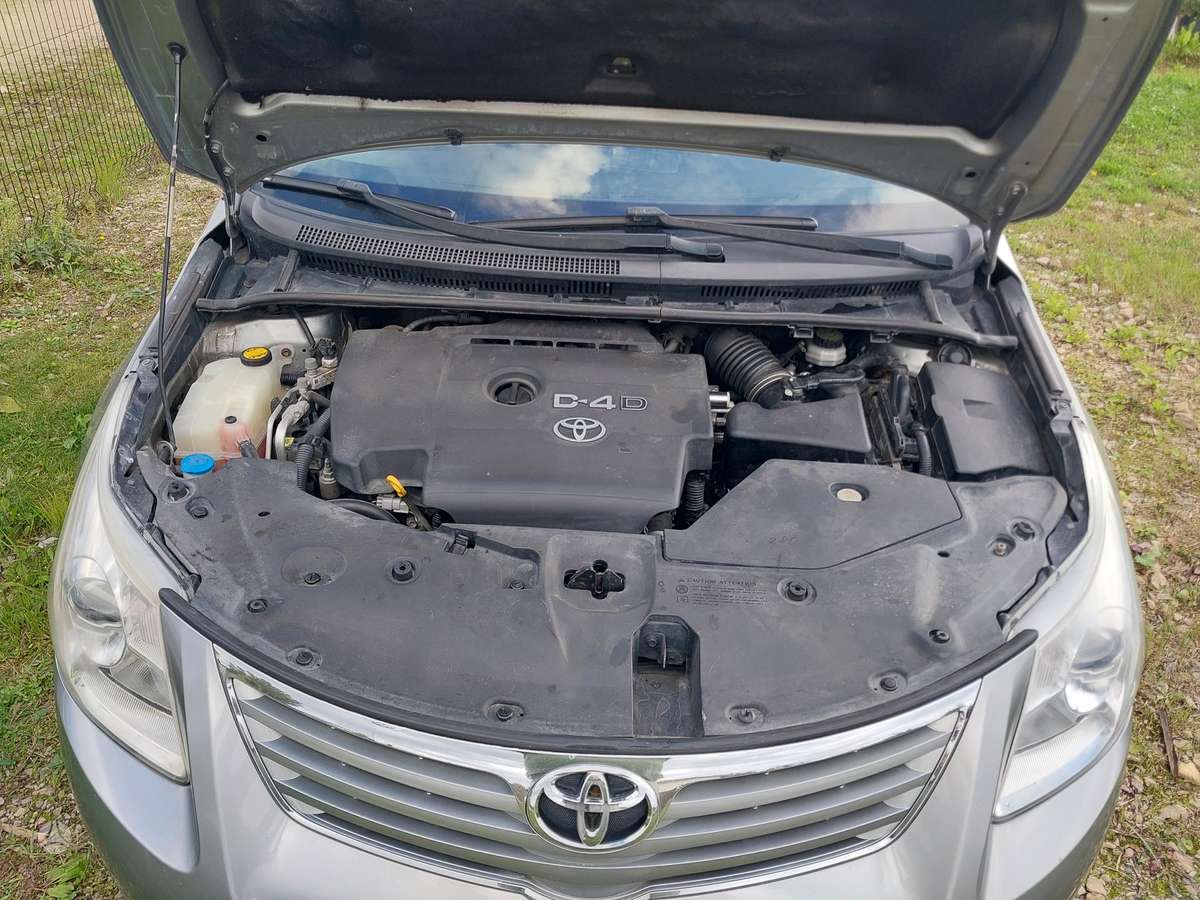 Toyota Avensis 2010 — photo 21