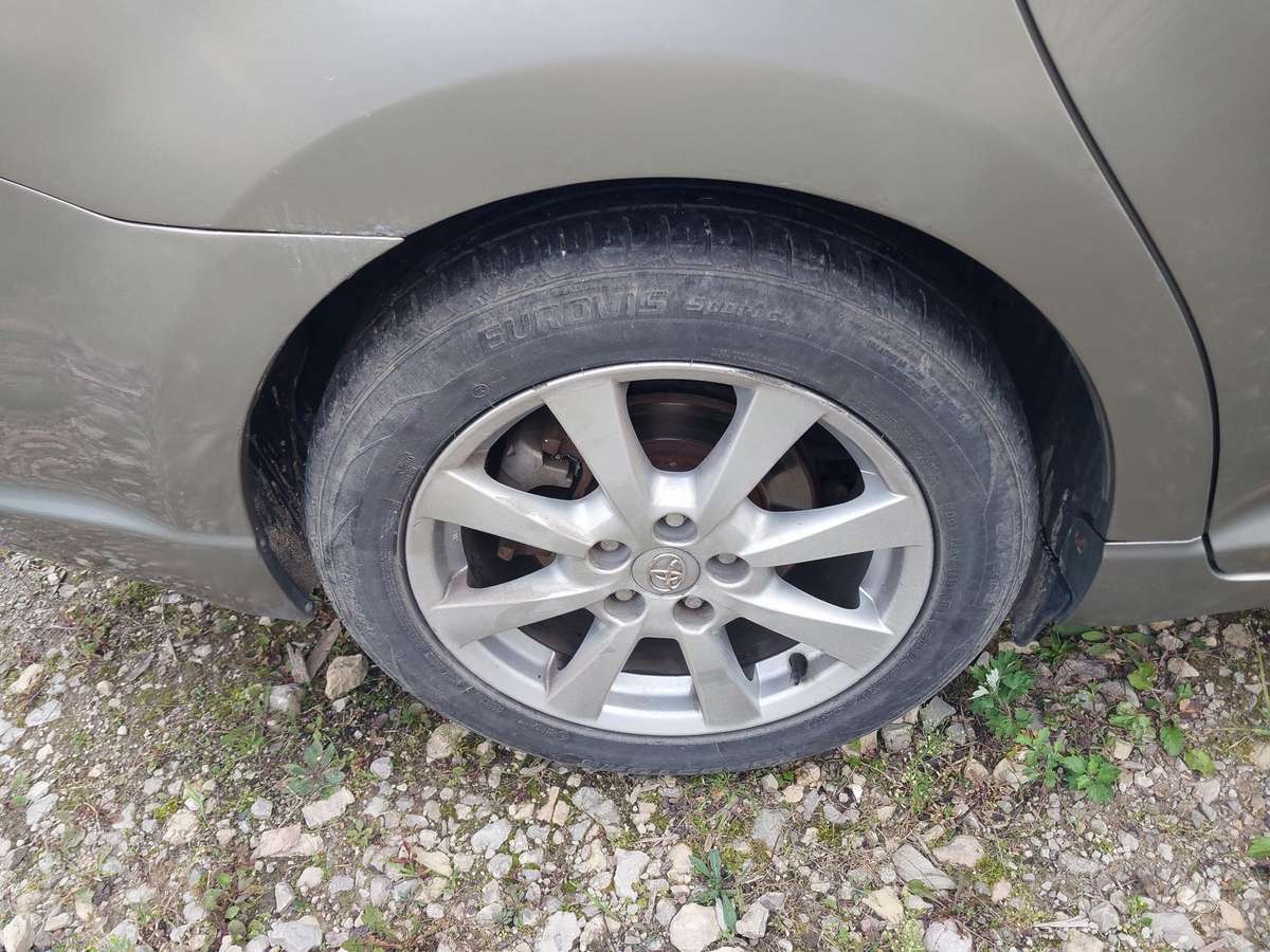 Toyota Avensis 2010 — photo 22