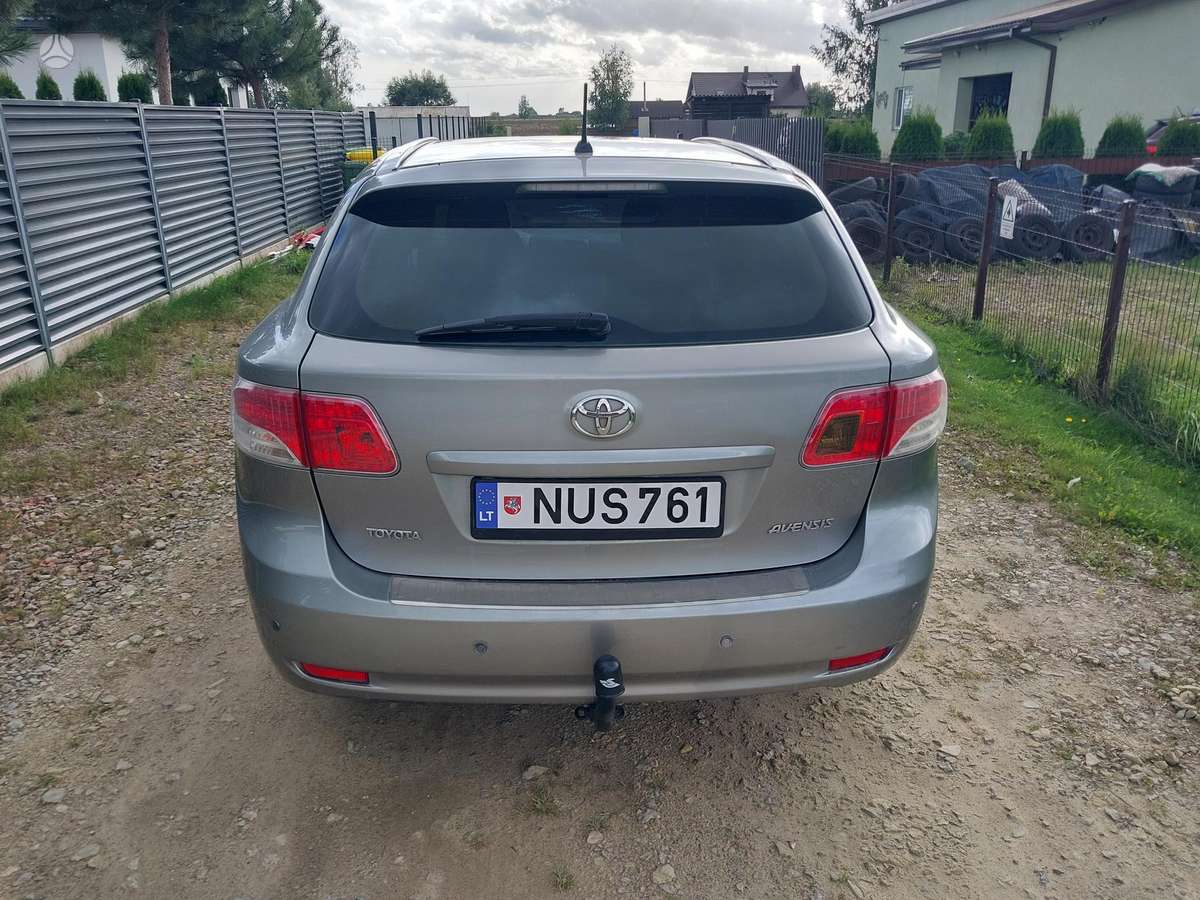Toyota Avensis 2010 — photo 7