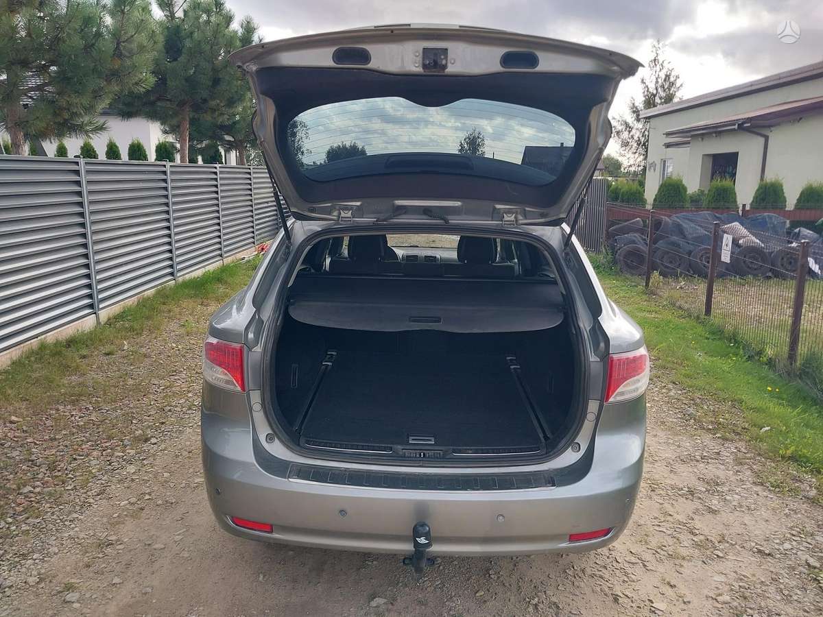 Toyota Avensis 2010 — photo 8