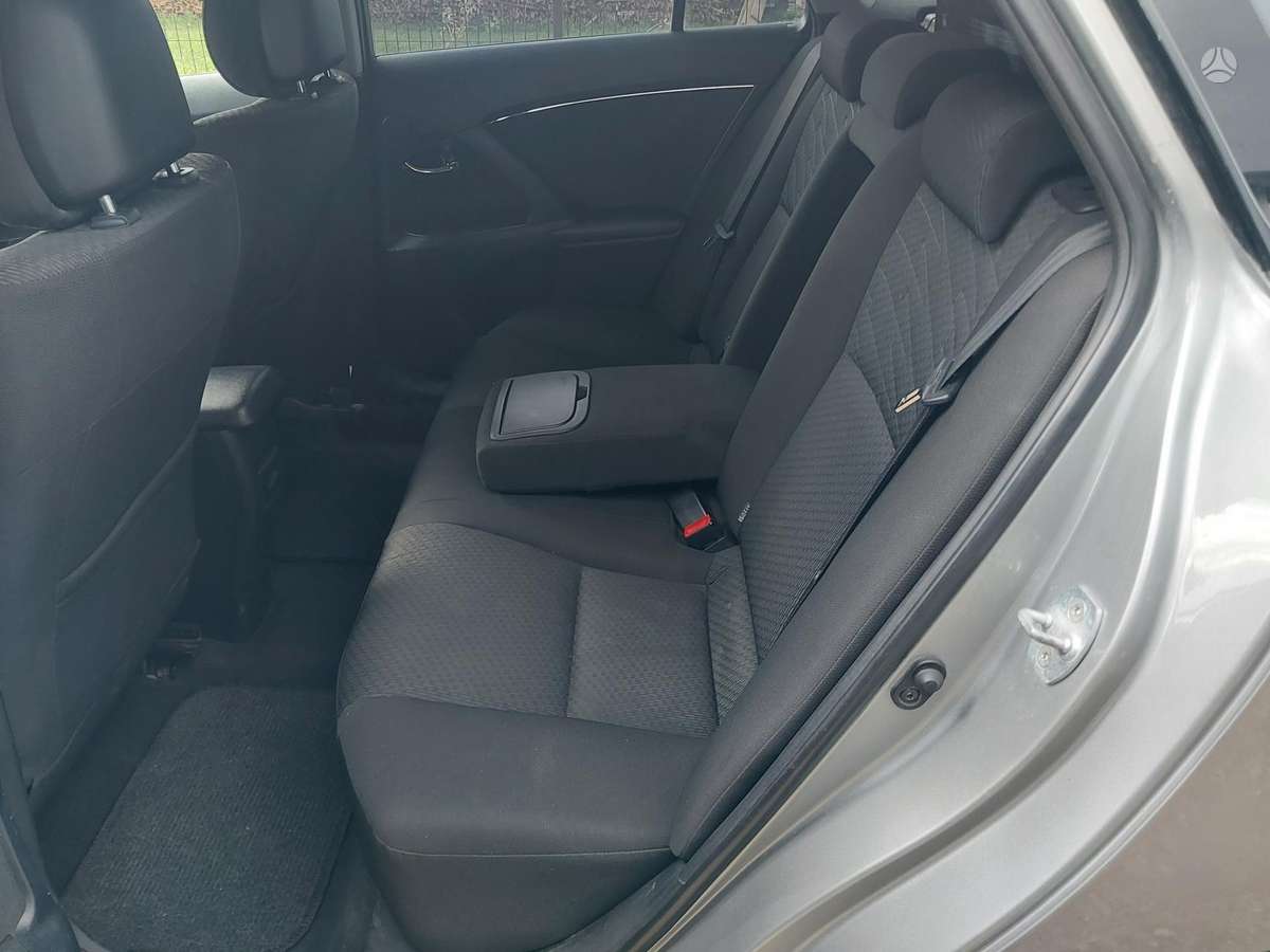 Toyota Avensis 2010 — photo 9