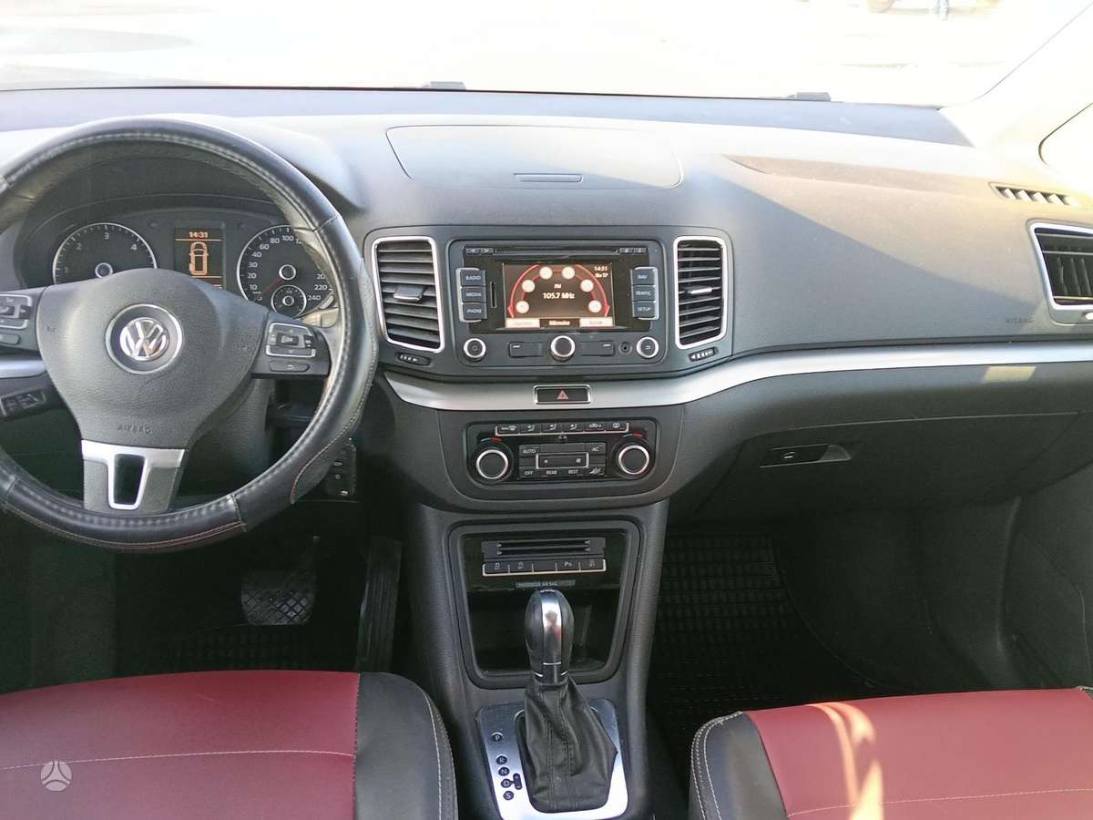 Volkswagen Sharan 2013 — photo 11