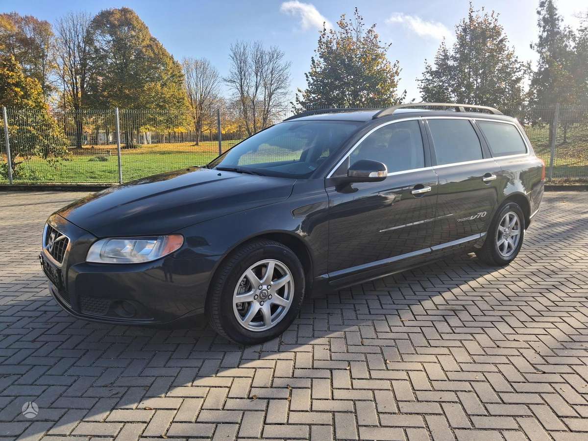 Volvo V70 2009 — вигляд ззаду