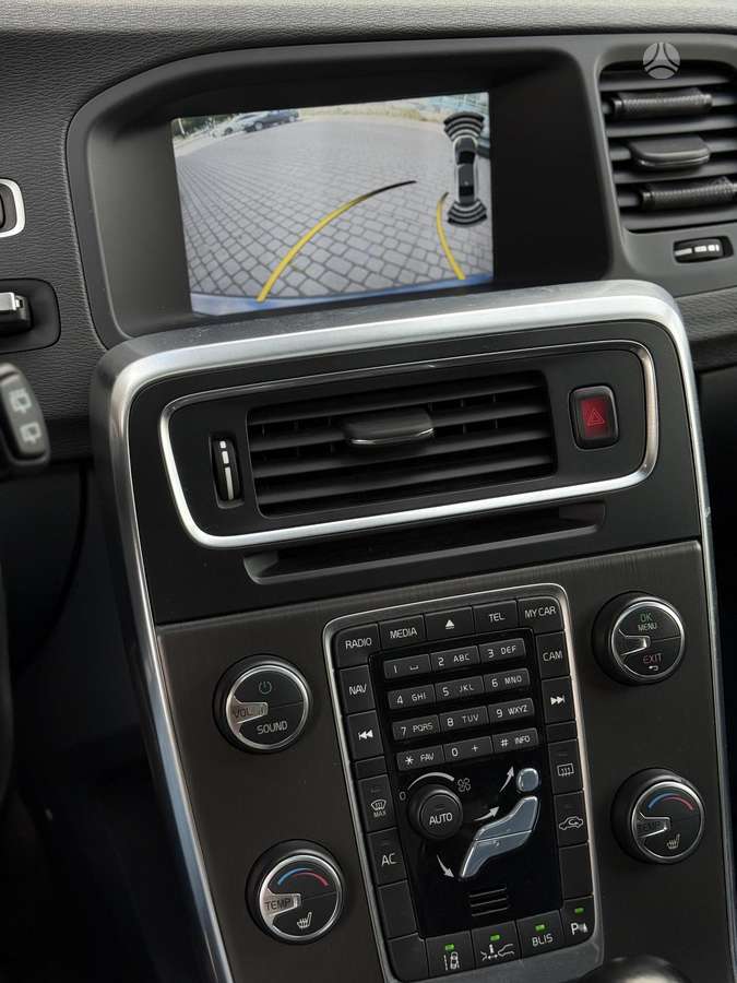 Volvo V60 2012 — photo 10