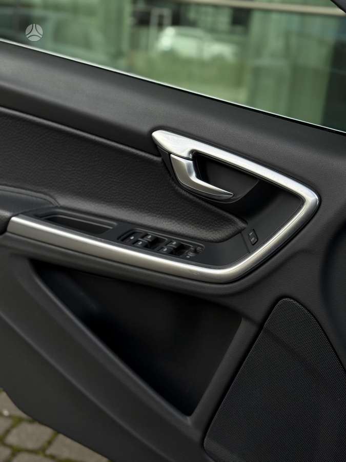 Volvo V60 2012 — photo 14