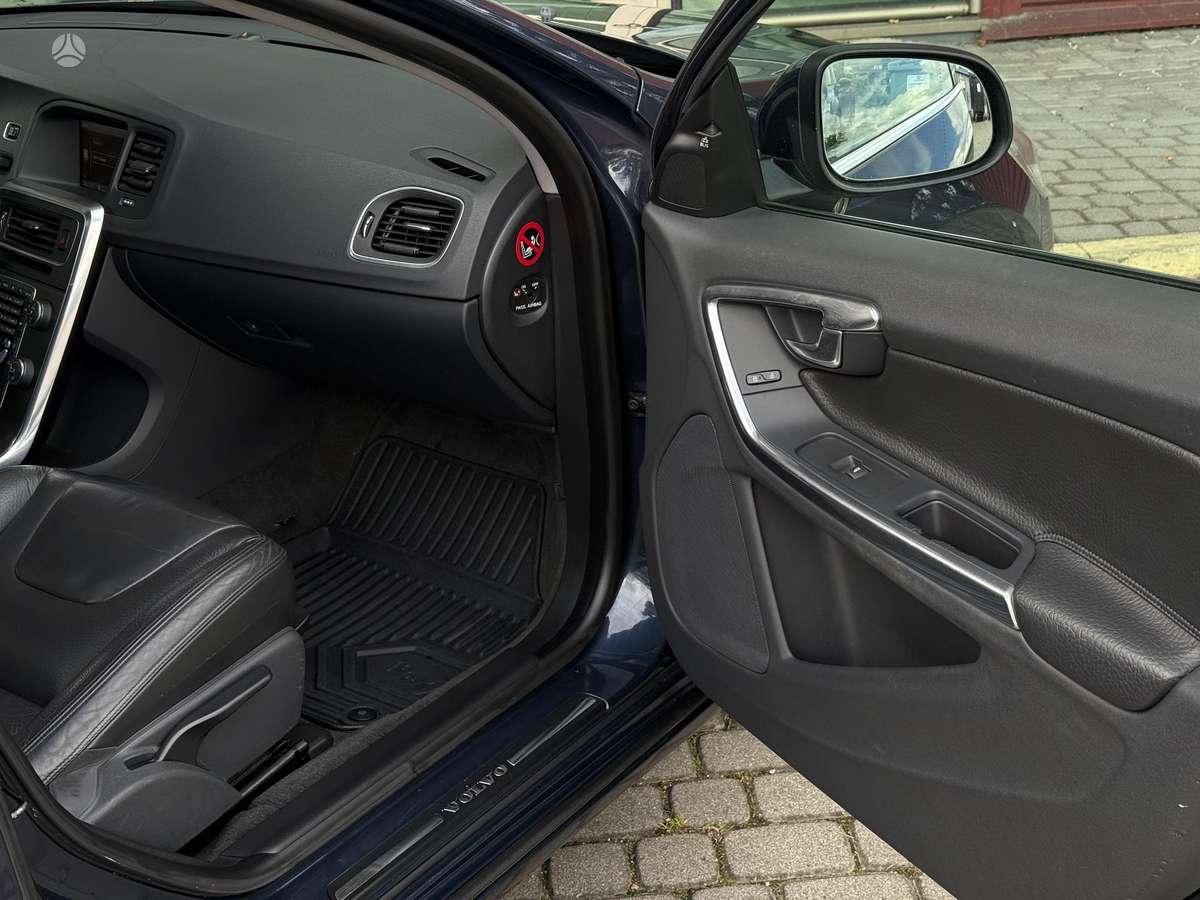 Volvo V60 2012 — photo 19