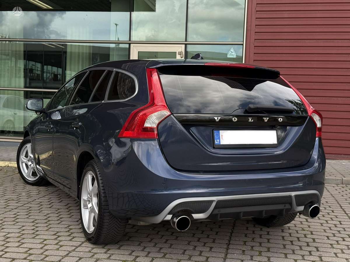Volvo V60 2012 — rear view