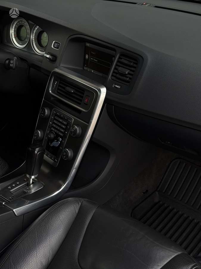 Volvo V60 2012 — photo 20