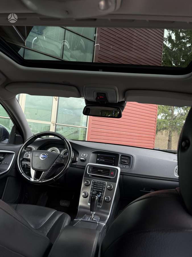 Volvo V60 2012 — photo 22
