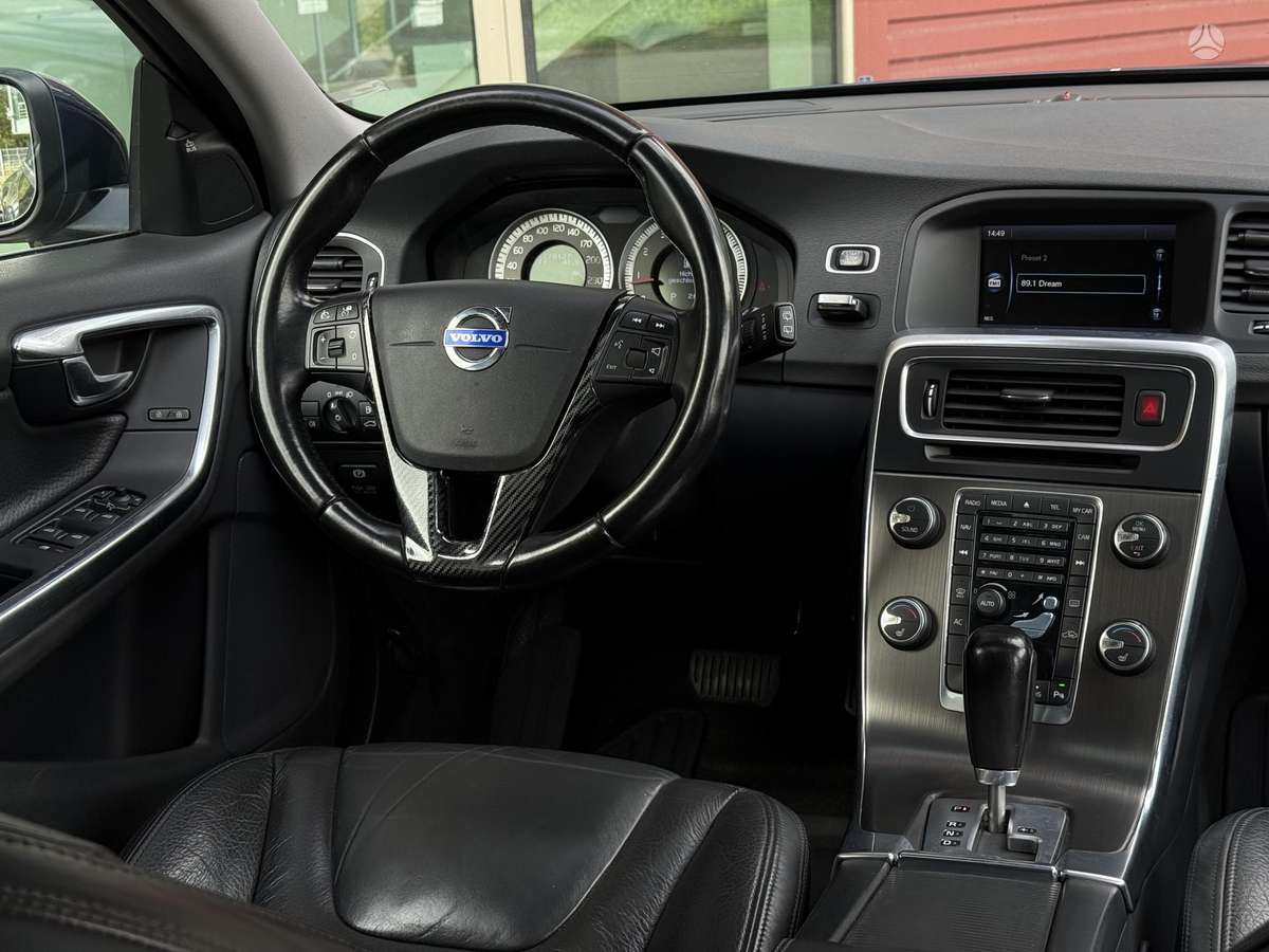 Volvo V60 2012 — photo 23