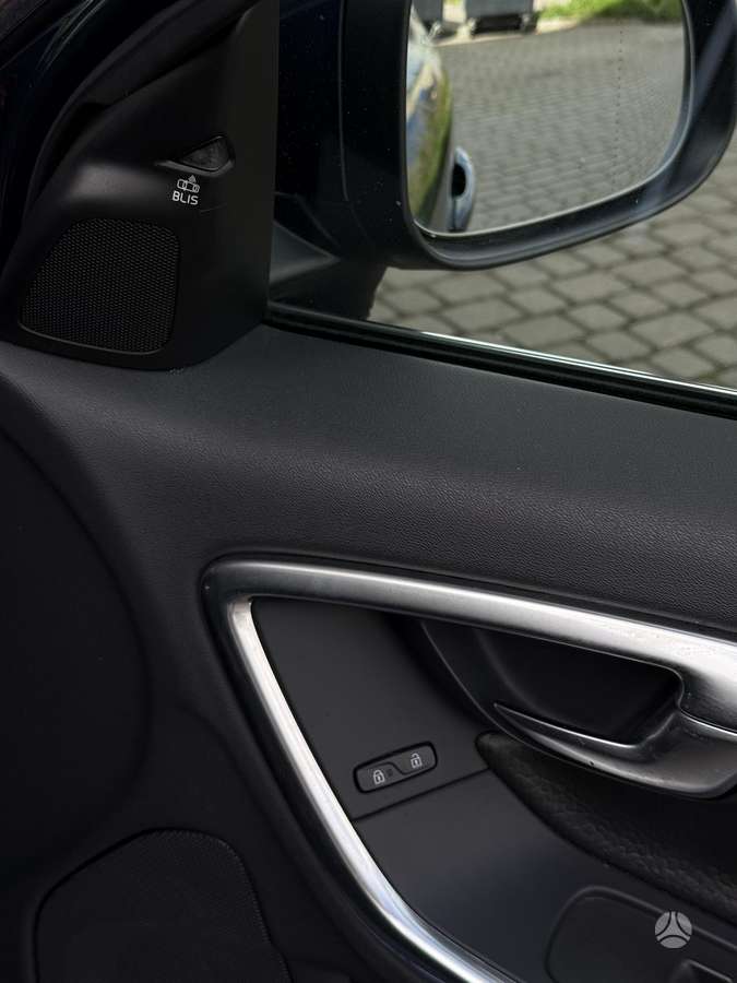 Volvo V60 2012 — photo 29
