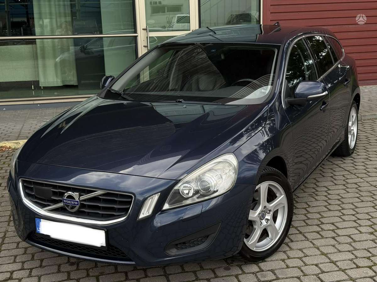 Volvo V60 2012 — interior
