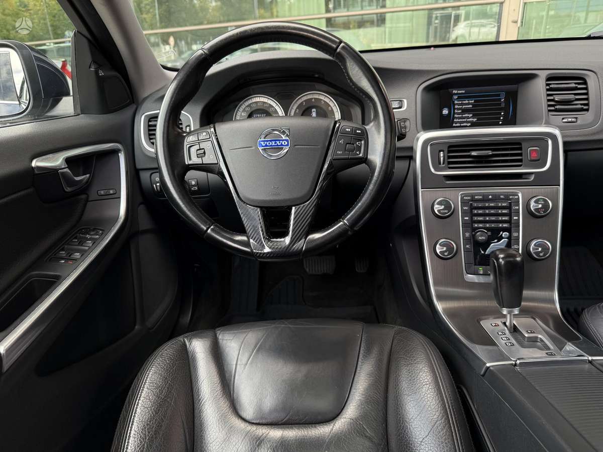Volvo V60 2012 — photo 33