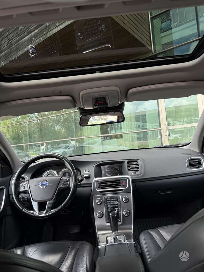 Volvo V60 2012 — photo 34
