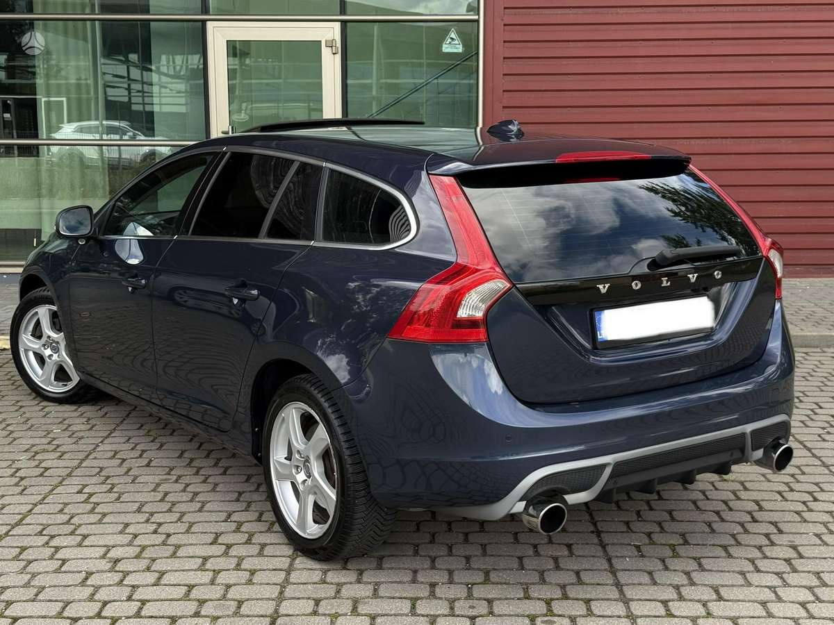 Volvo V60 2012 — engine 1596 cm³, 179 HP (132kW)
