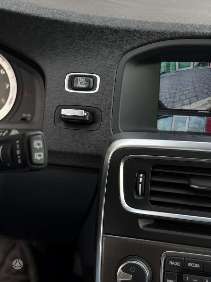 Volvo V60 2012 — photo 8