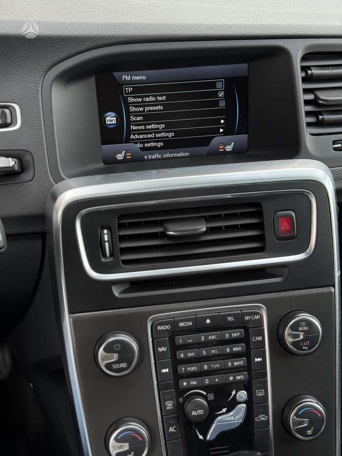 Volvo V60 2012 — photo 9
