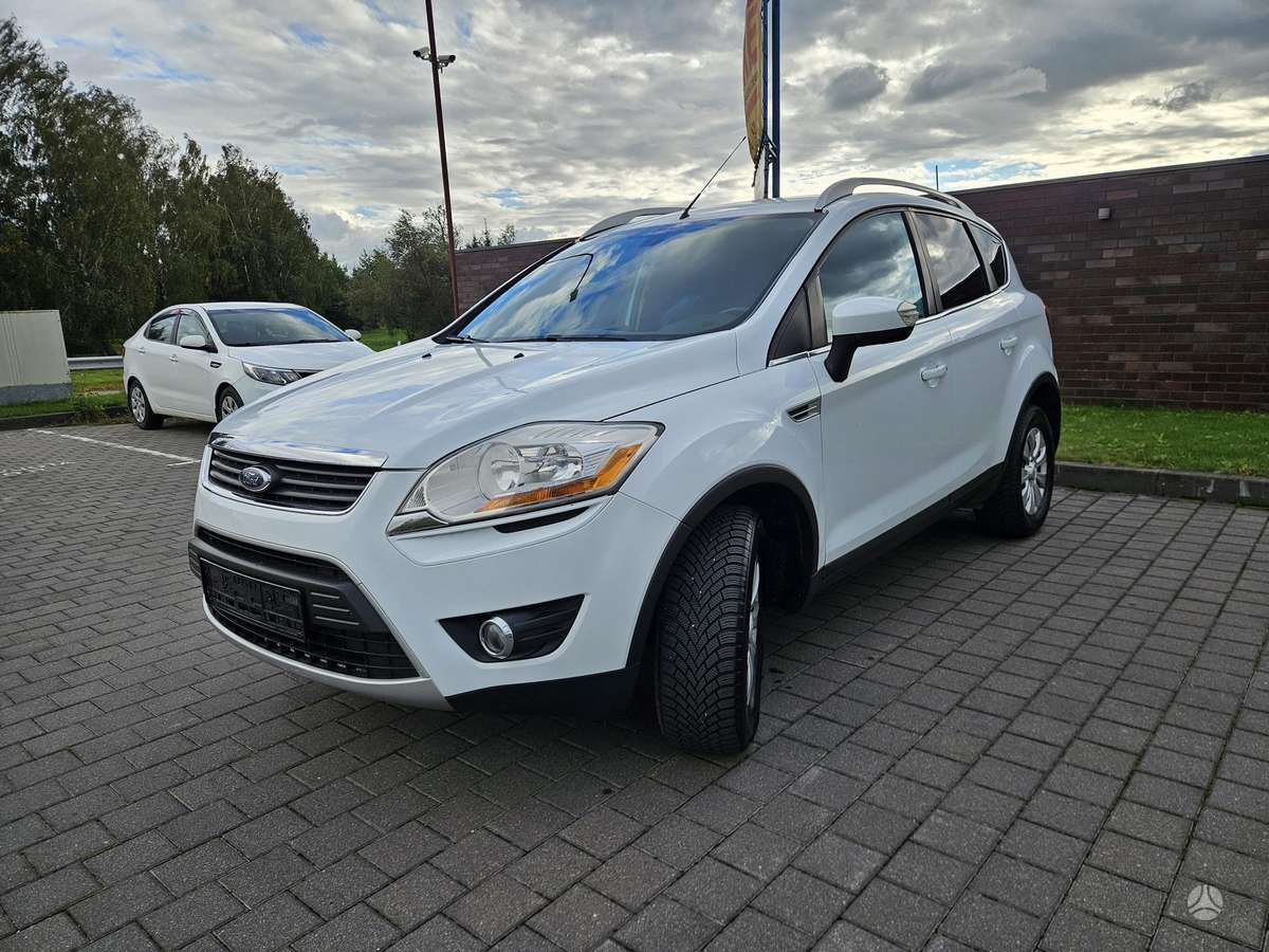 Ford Kuga 2011 — вигляд ззаду