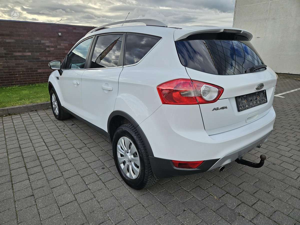 Ford Kuga 2011 — салон