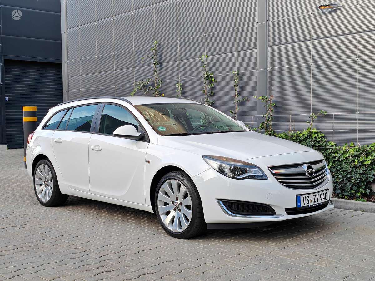 Opel Insignia 2014 — вигляд ззаду