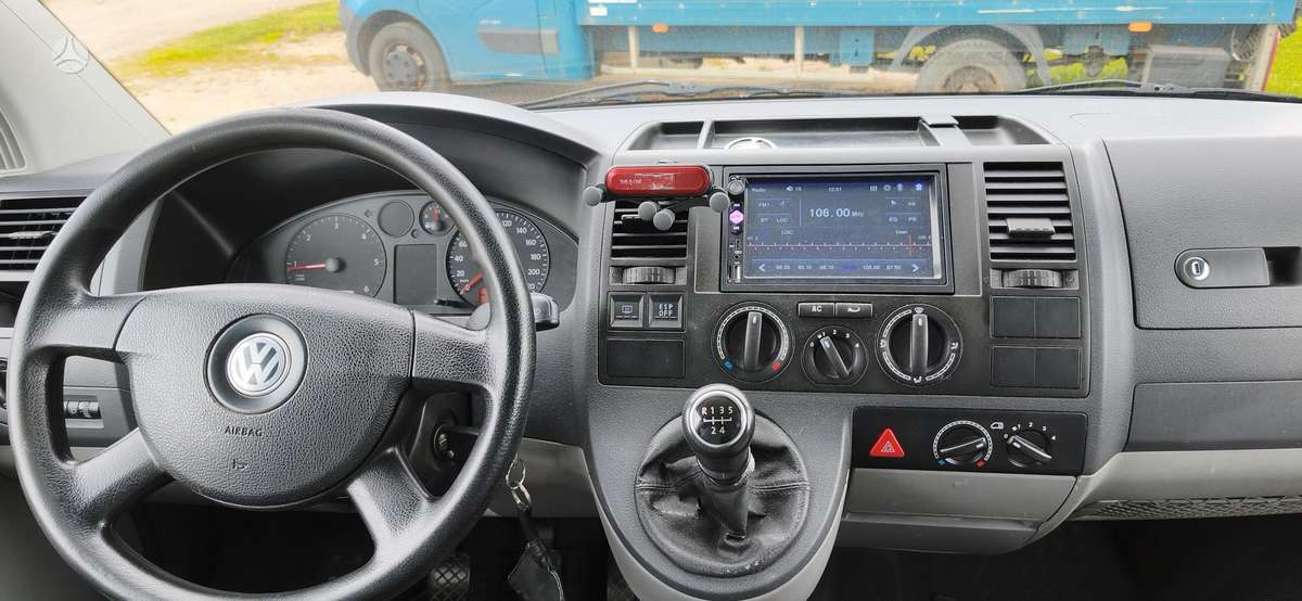 Volkswagen Transporter 2008 — photo 16