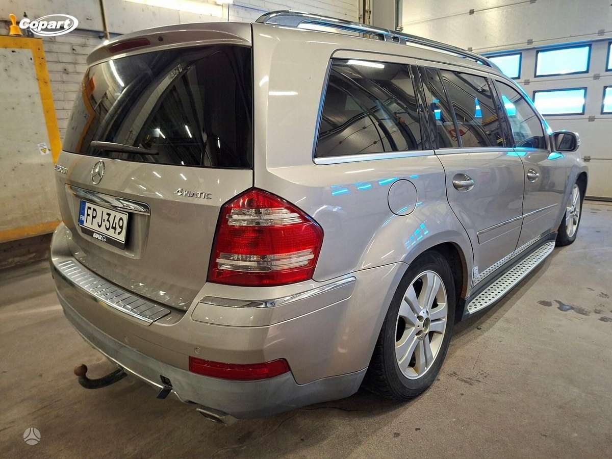 Mercedes-Benz GL420 2008 — rear view