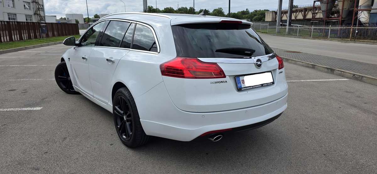 Opel Insignia 2012 — photo 10