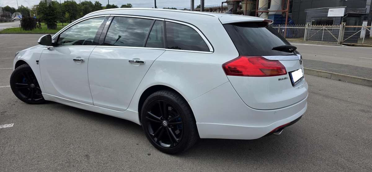 Opel Insignia 2012 — photo 11