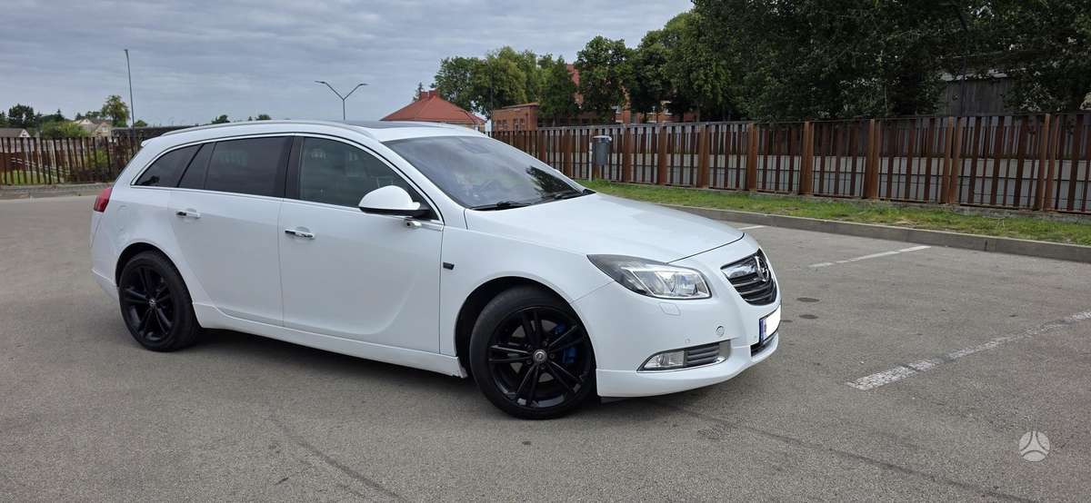 Opel Insignia 2012 — rear view