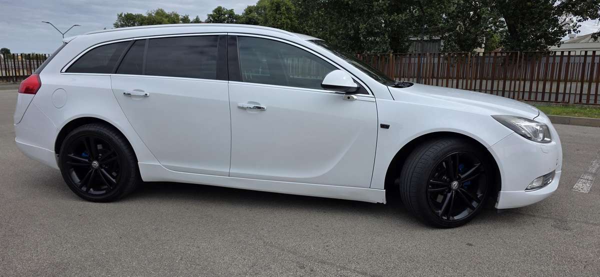 Opel Insignia 2012 — photo 22