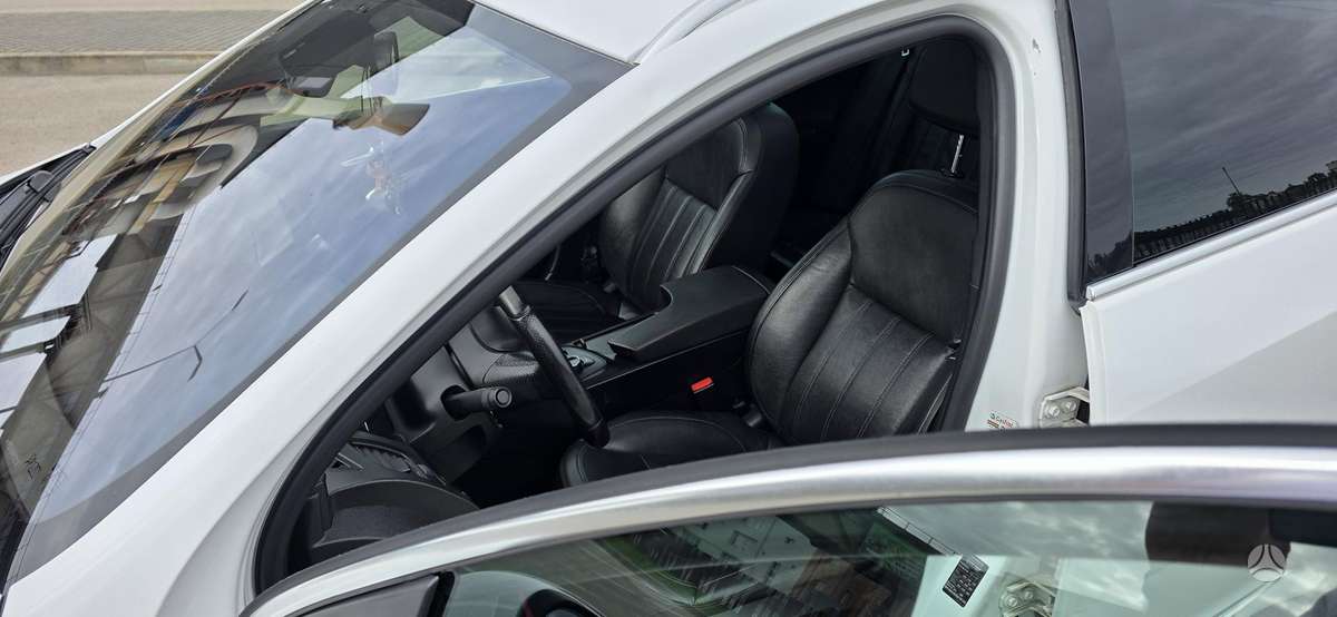 Opel Insignia 2012 — photo 24