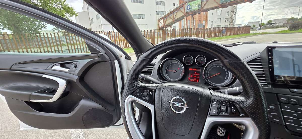 Opel Insignia 2012 — photo 27