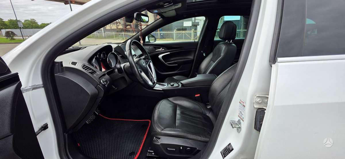 Opel Insignia 2012 — photo 29