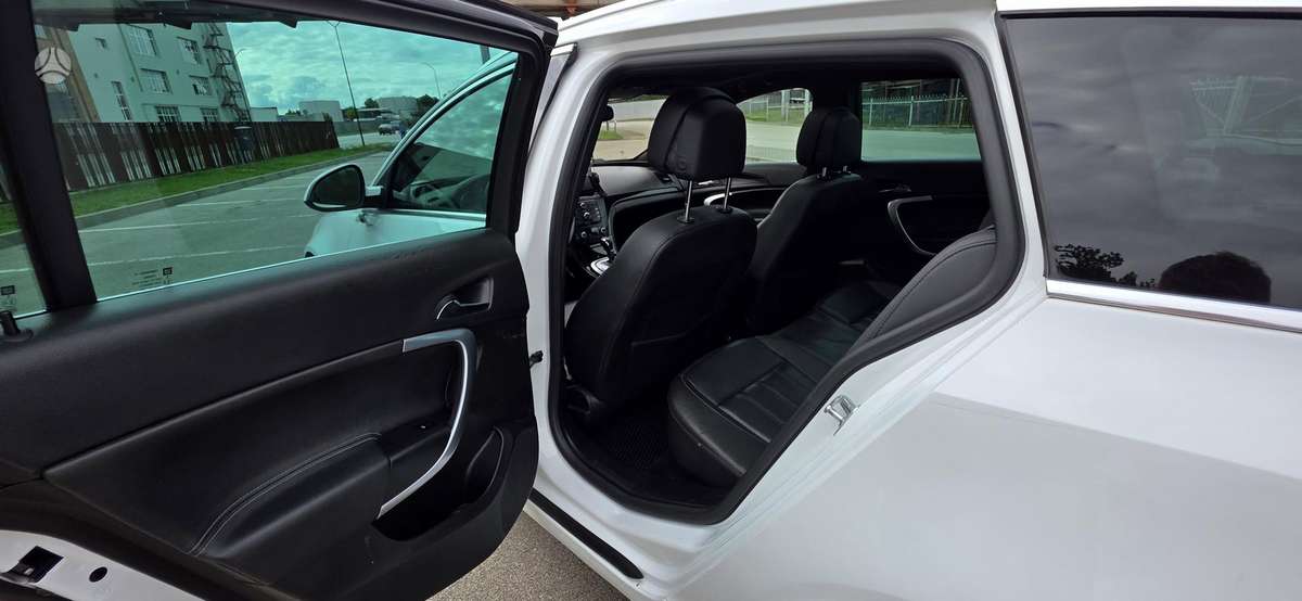 Opel Insignia 2012 — photo 30