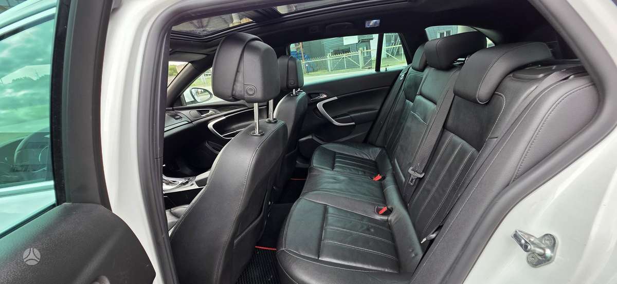 Opel Insignia 2012 — photo 31