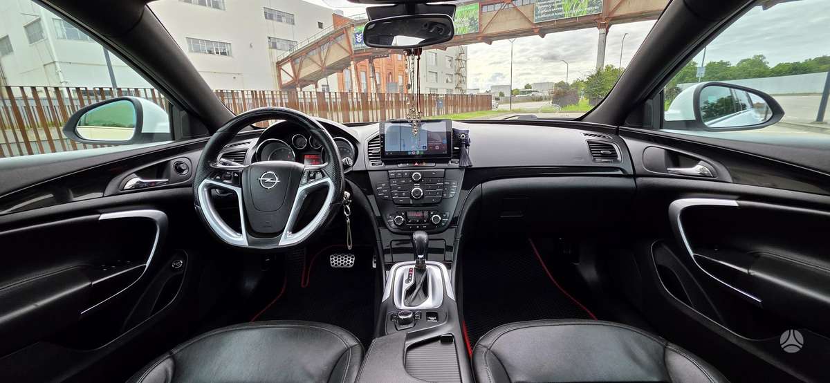 Opel Insignia 2012 — photo 32