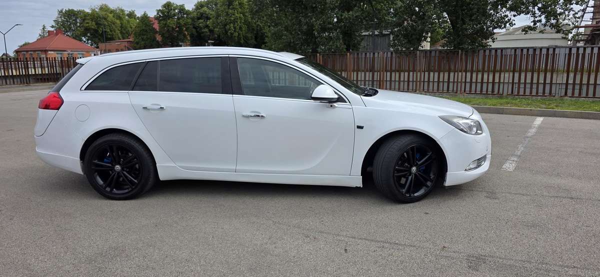 Opel Insignia 2012 — engine 1956 cm³, 160 HP (118kW)