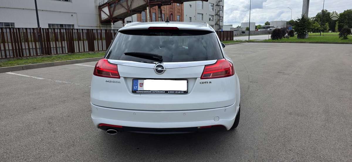 Opel Insignia 2012 — photo 9