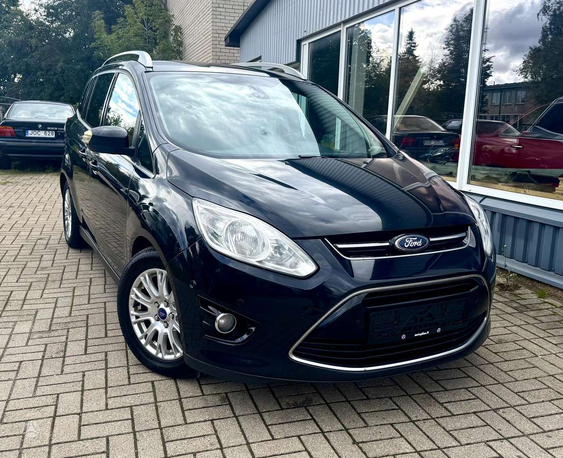 Ford Grand 2011 — вигляд ззаду