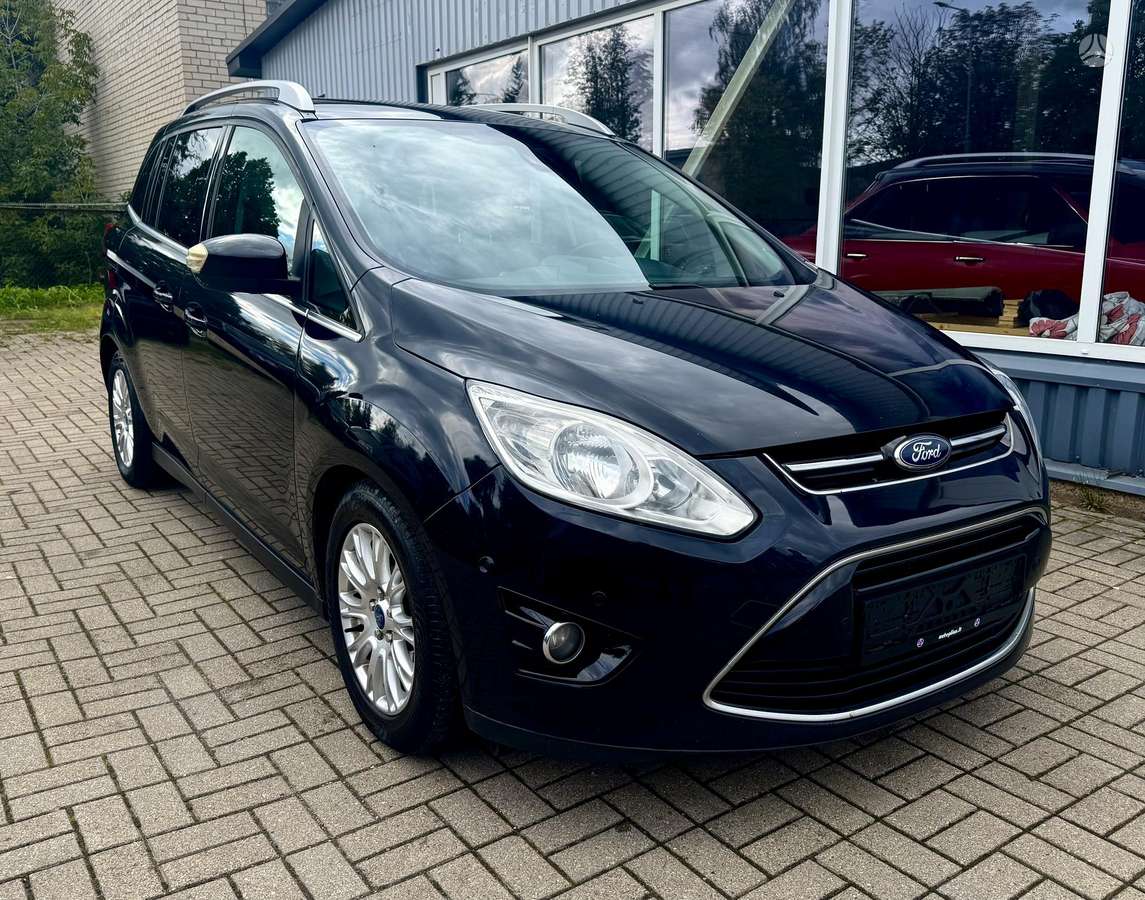 Ford Grand 2011 — салон