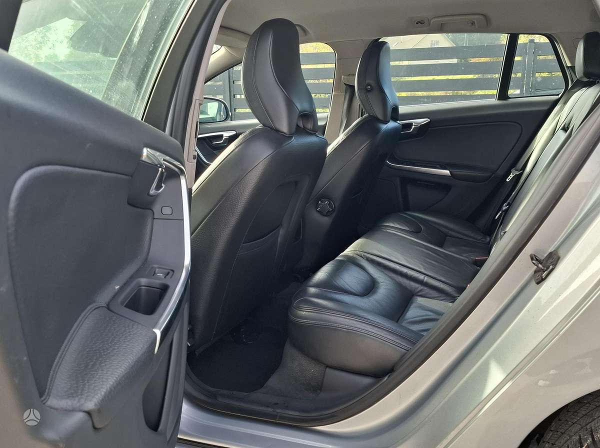 Volvo V60 2012 — photo 14
