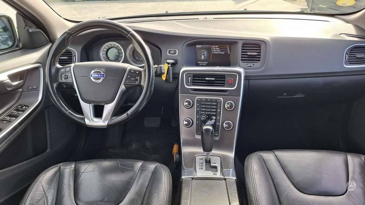 Volvo V60 2012 — photo 17