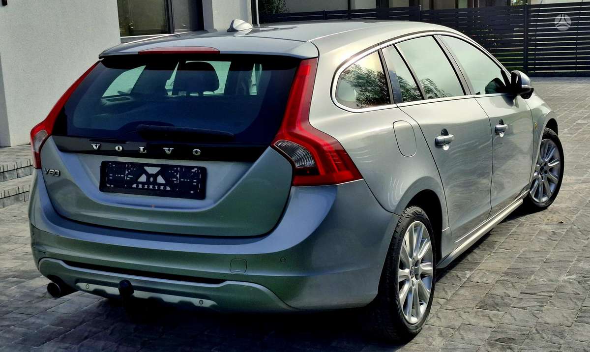 Volvo V60 2012 — rear view