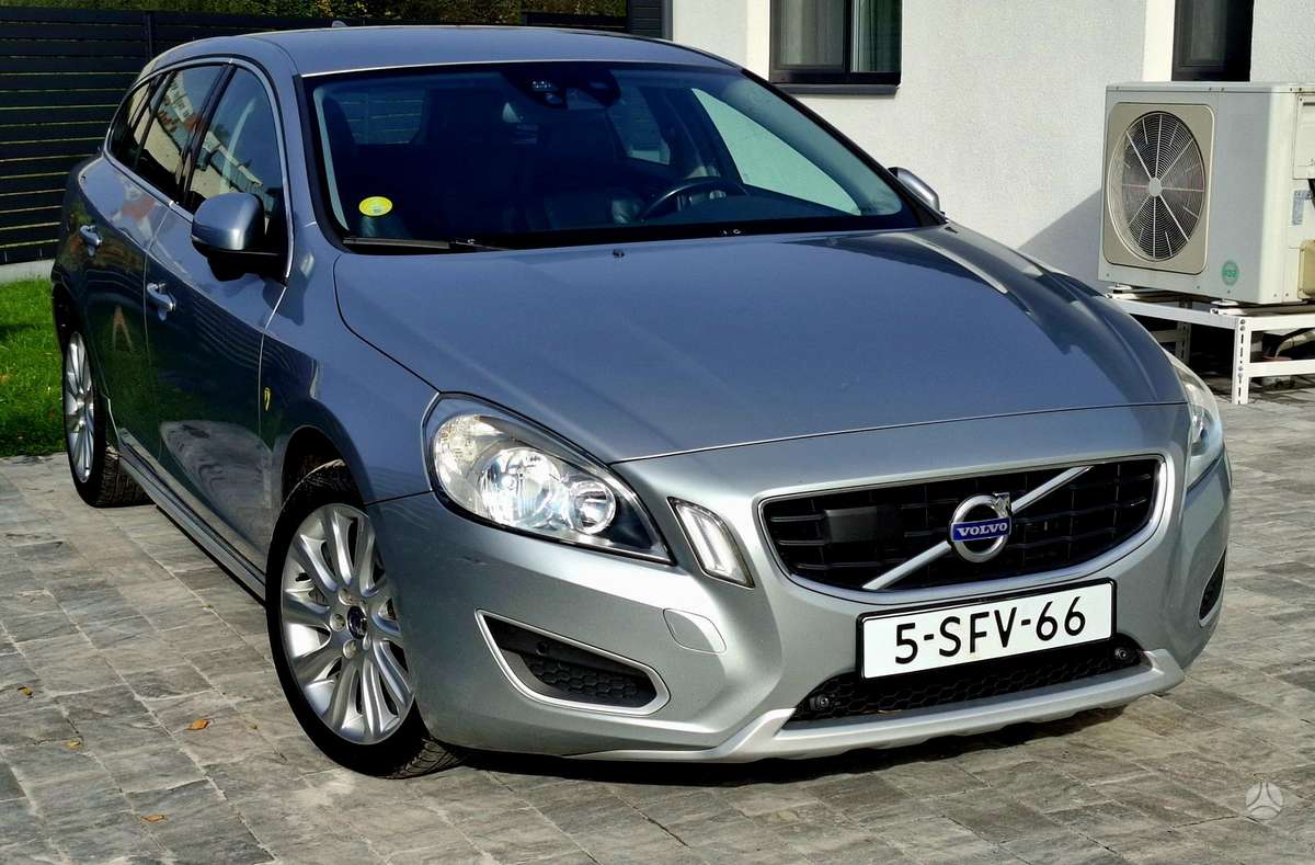 Volvo V60 2012 — interior
