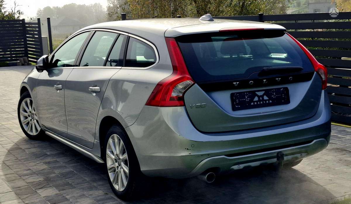 Volvo V60 2012 — engine 1984 cm³, 163 HP (120kW)